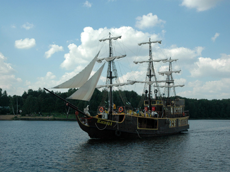 Теплоход Кастор в Аренду